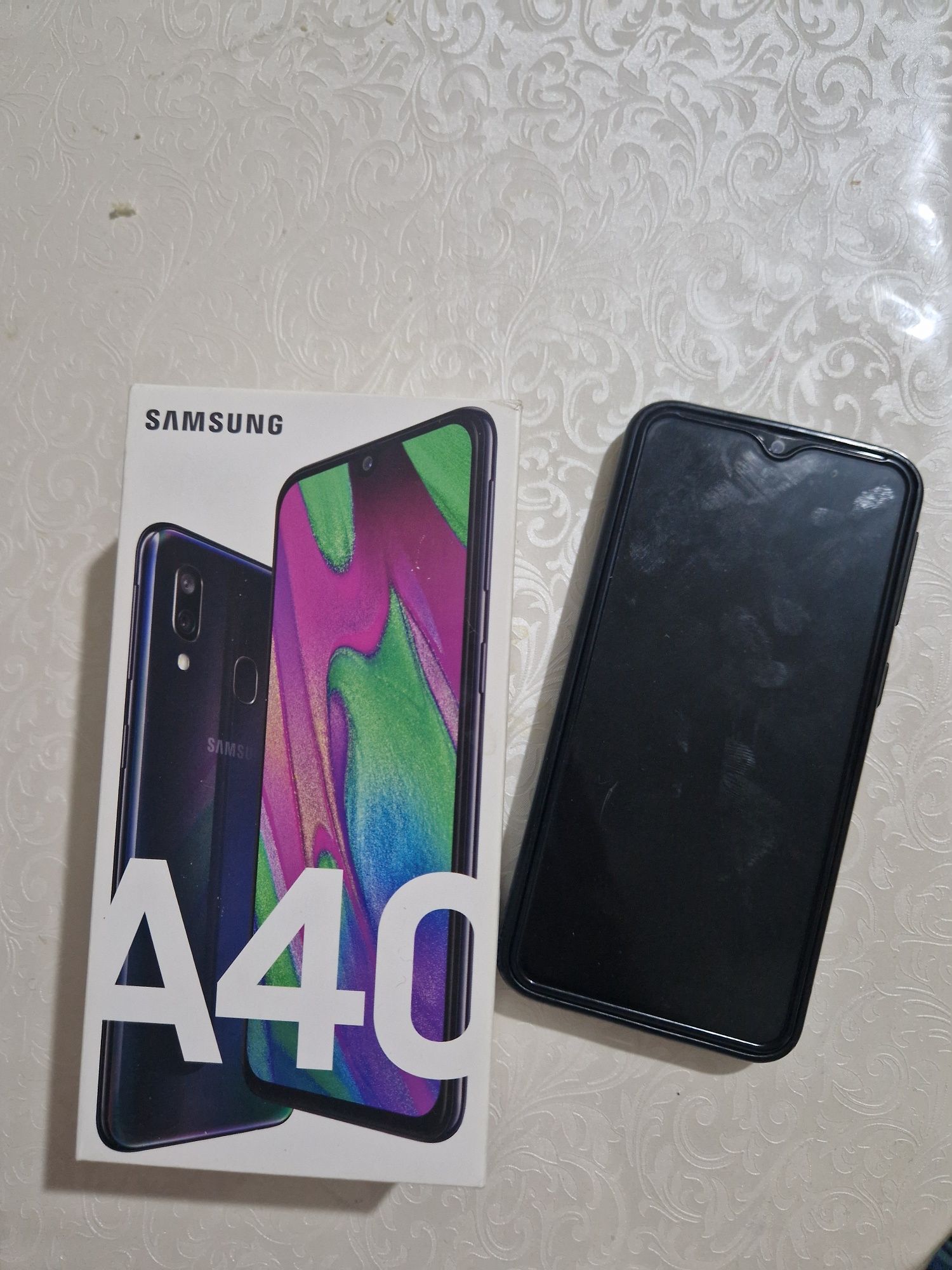 SAMSUNG A40. В отличном состоянии