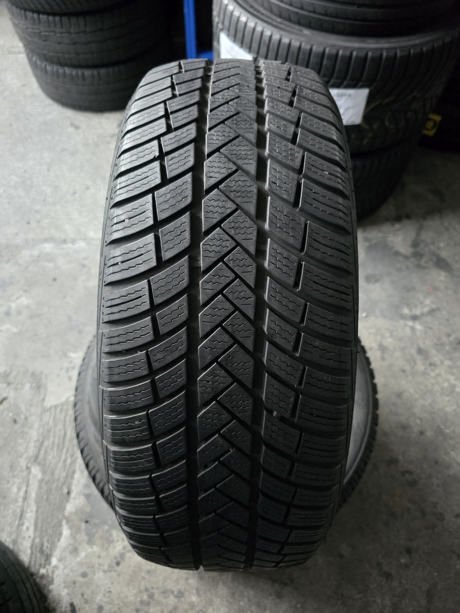 Vredstein 215/55 R17 98V MS iarnă