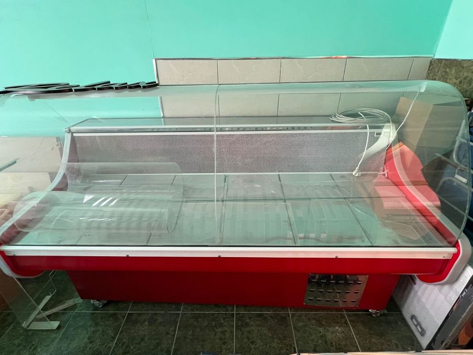 Vand vitrina 2m lungime