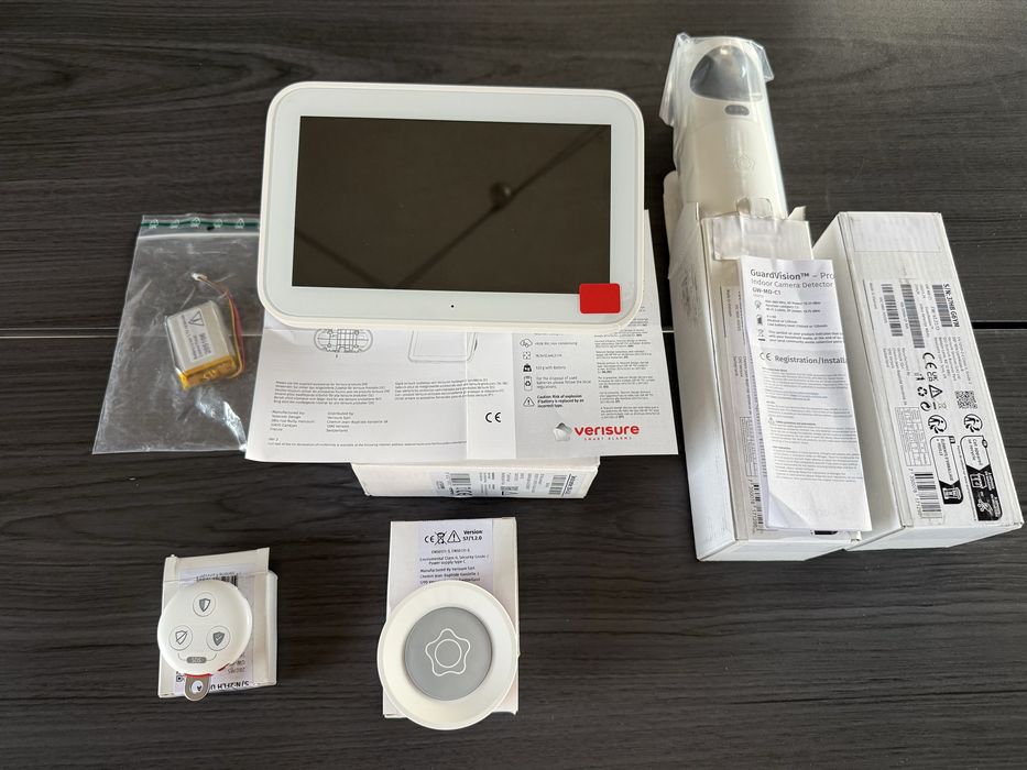 Sistem profesional de supraveghere video Arlo + Verisure nou la cutie
