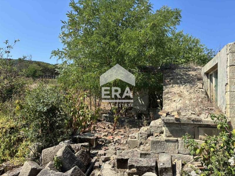 Ексклузивен  панорамен парцел с ток и вода за продажба в  с. Комарево,