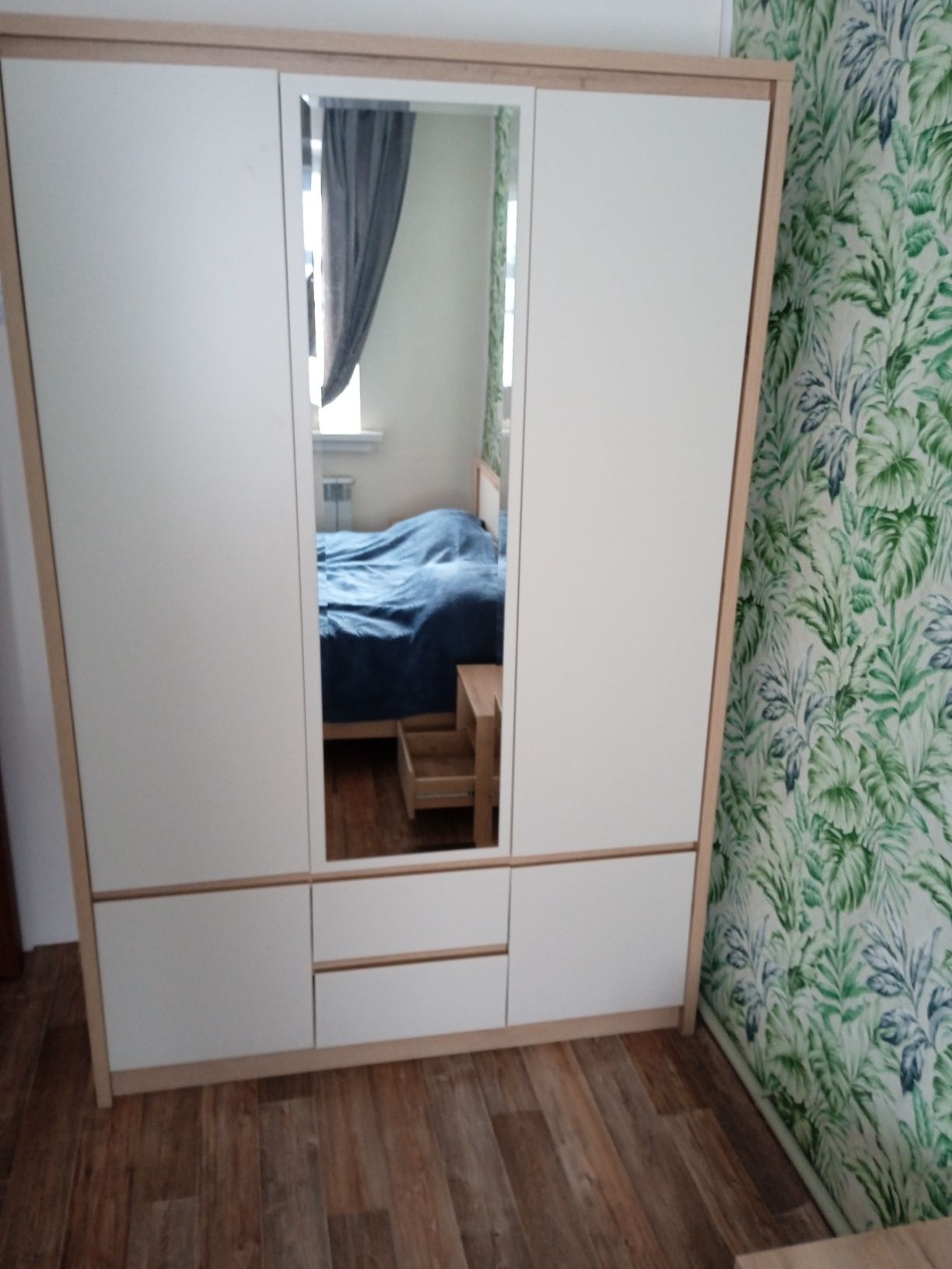 Продается спальный гарнитур.