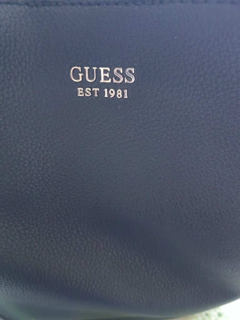 Дамска чанта Guess.