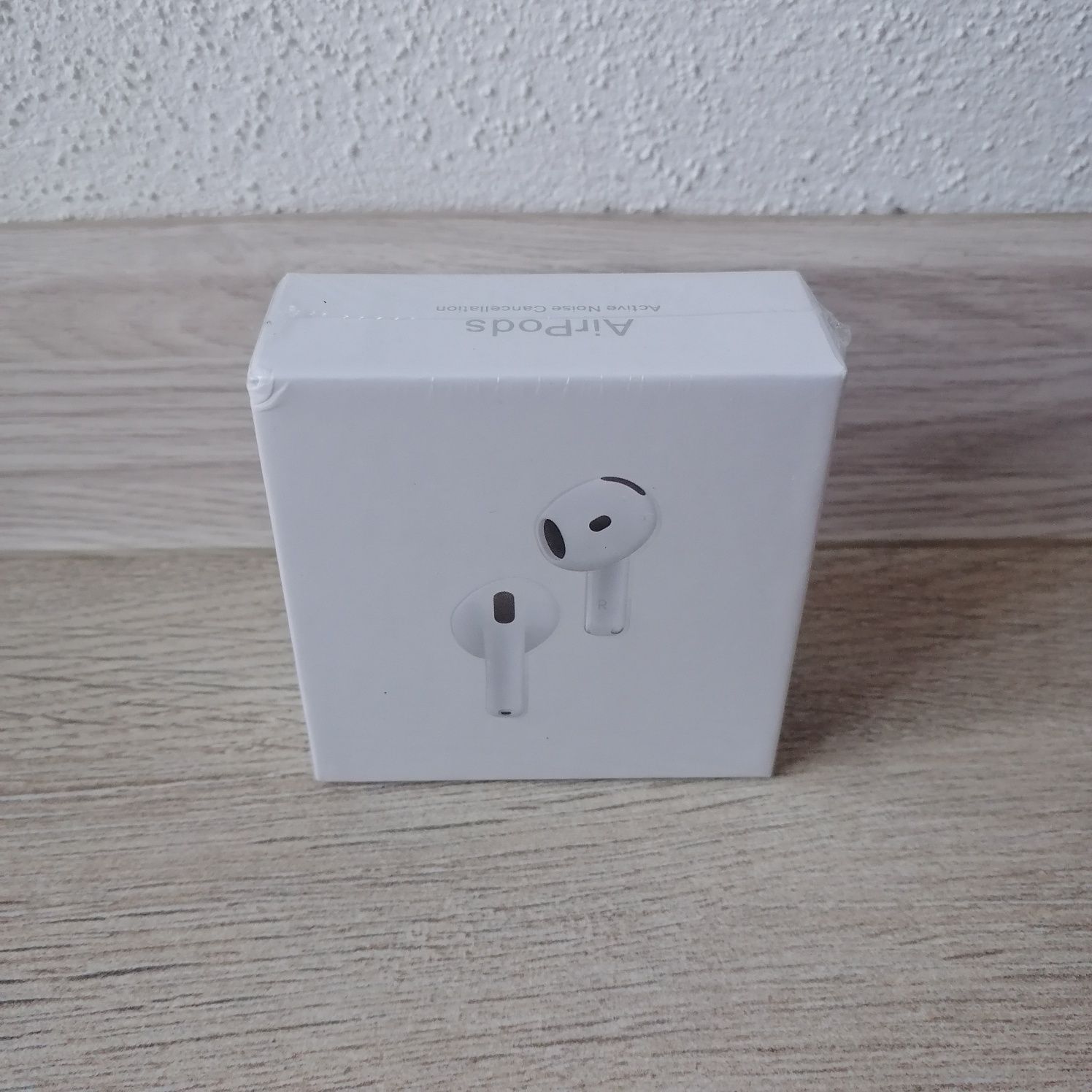 AirPods 4 cu noise cancellation activ
