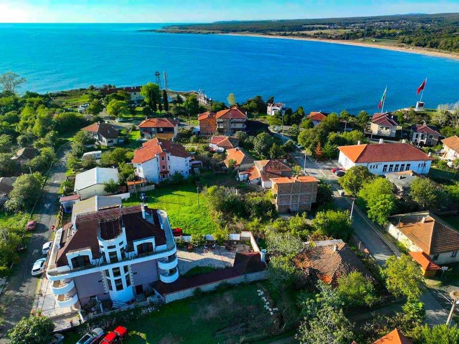 Бутиков хотел до морския бряг с гледка море