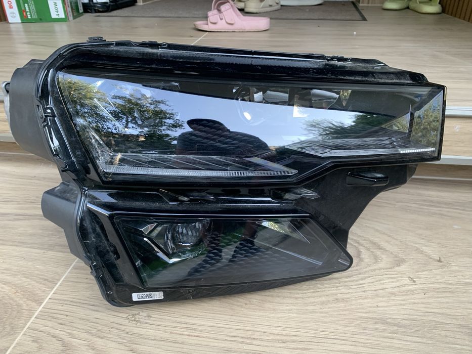 Far Skoda Karoq/dreapta an 2018/2019/2020/2021/2022/2023/2024/2025