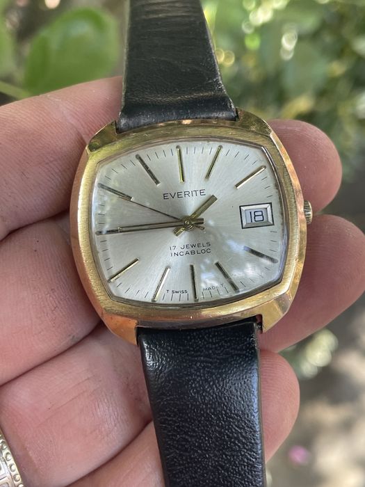 Ceas model tv elvetian