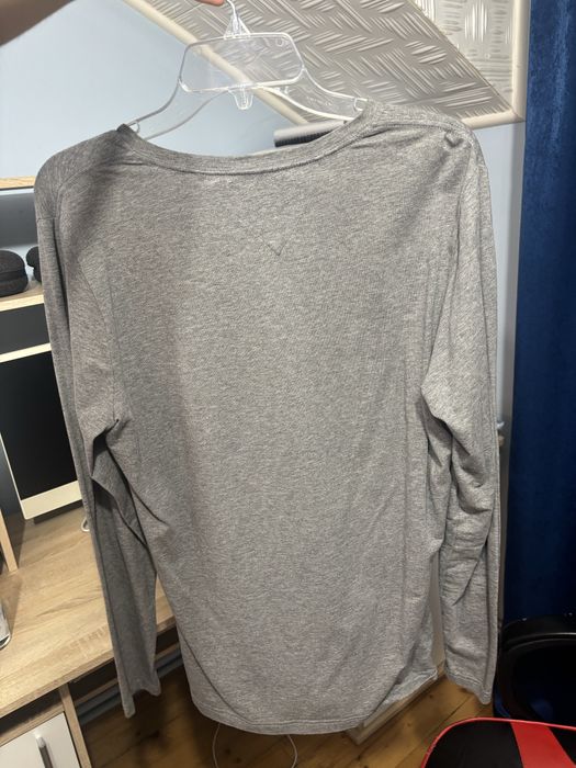 V neck tommy hilfiger