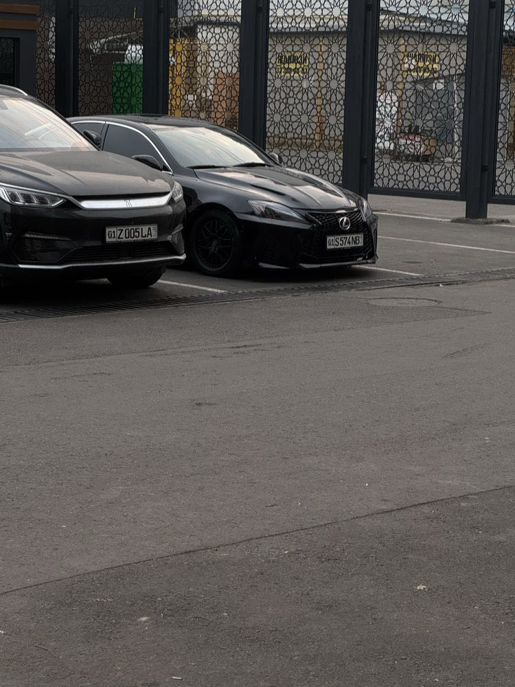 Продам Lexus is430v8 Читайте описание Хорошую скидку сделаю. Срочно!!!