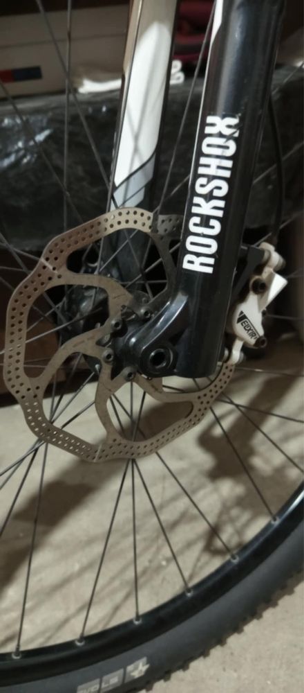 Bicicletă Giant cadru carbon