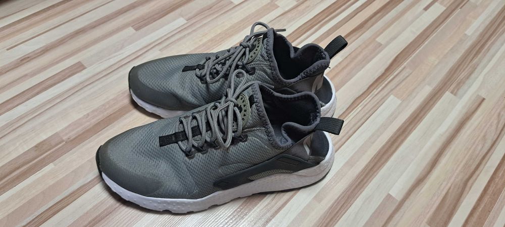 Маратонки Nike номер 38
