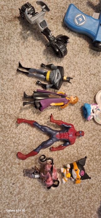 Vand jucarii 10 lei buc