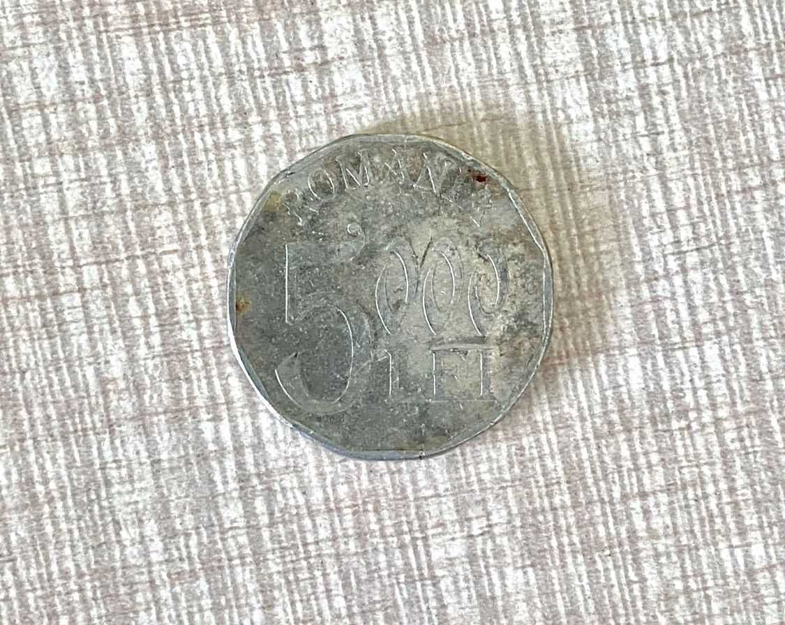 Vând moneda din 2002 (5000 lei)