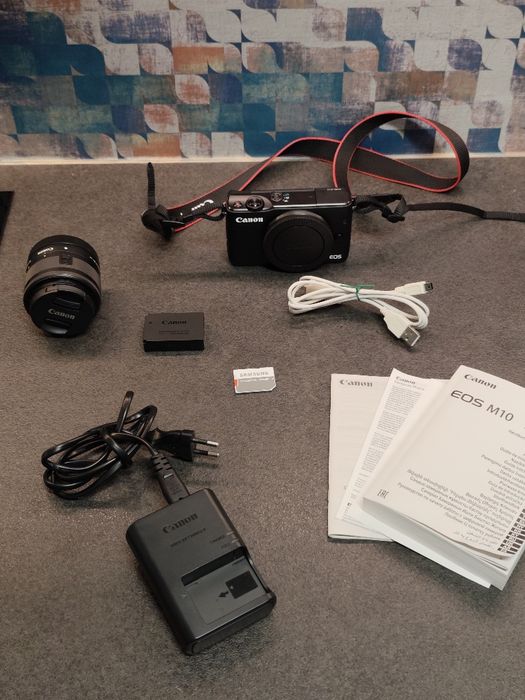 Aparat foto Mirrorless Canon Eos M10 Obiectiv 15-45mm