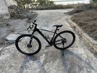 Bicicleta Cube roti pe 29