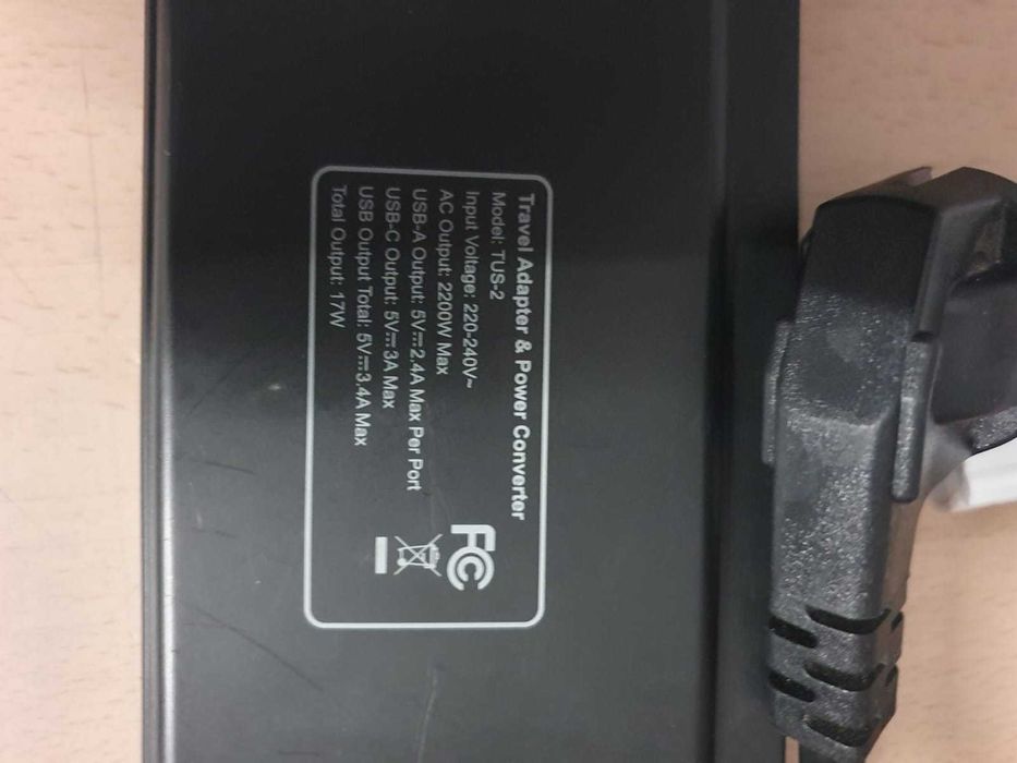 Convertor la 110V/2000W, de calatorie cu 4 porturi USB