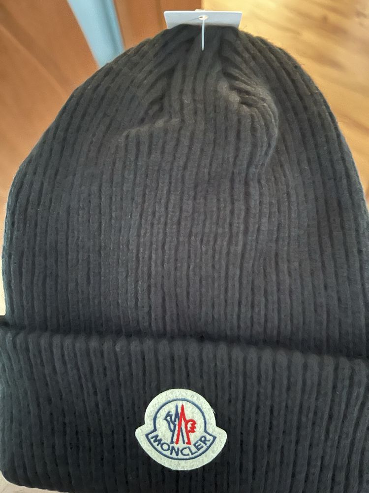 Caciula moncler culoare neagra