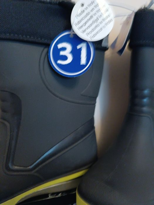 Чисто нови детски светещи гуменки ватирани ботуши