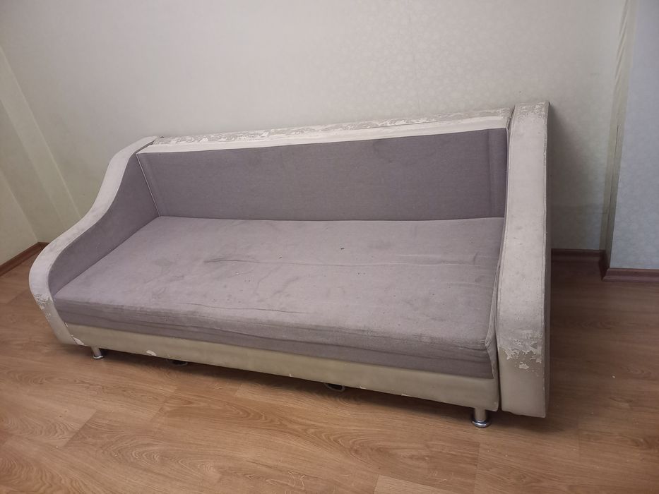 Отдам срочно диван