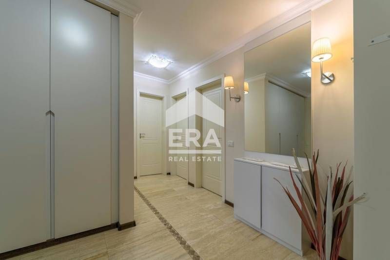 Дава се под наем Тристаен апартамент в София, Лозенец - 127 кв.м за 1750 € - Снимка #2