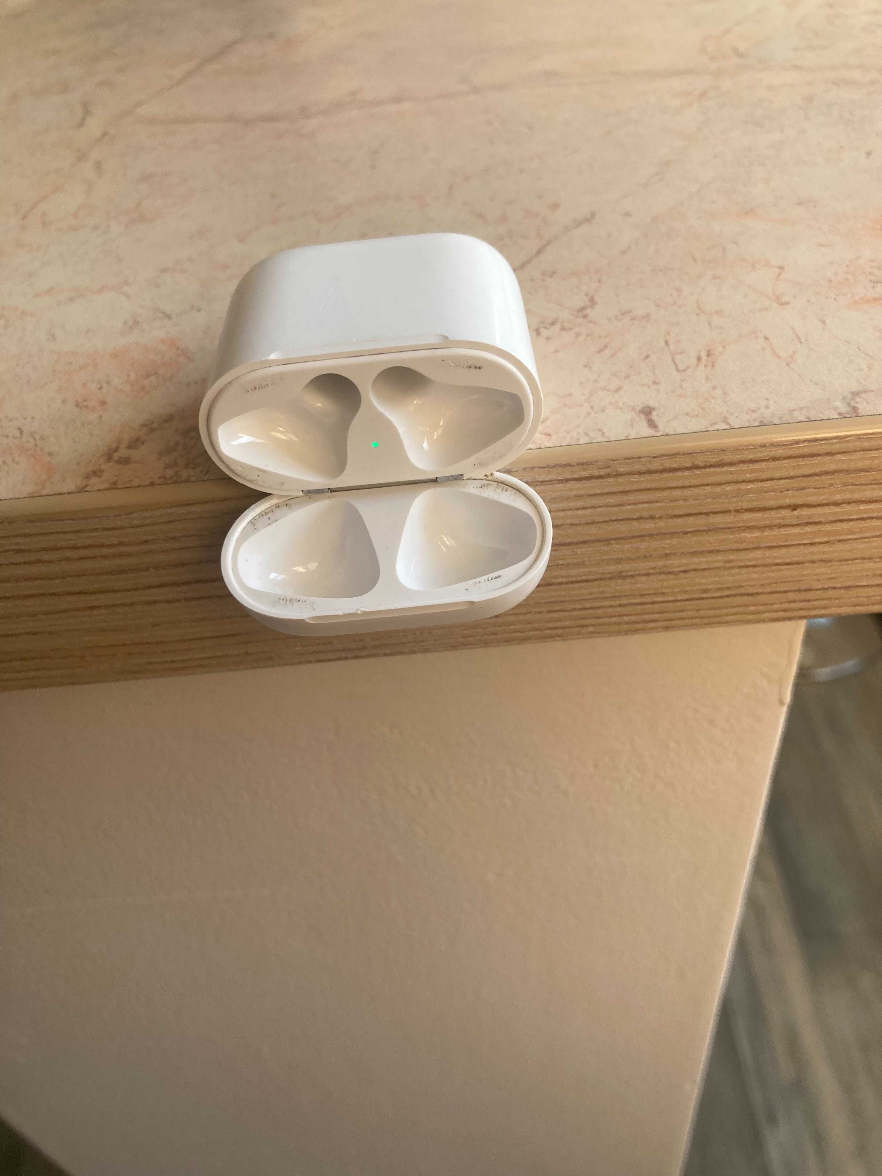 Зарядно/ кутия за слушалки Apple AirPods 1/ 2 GEN