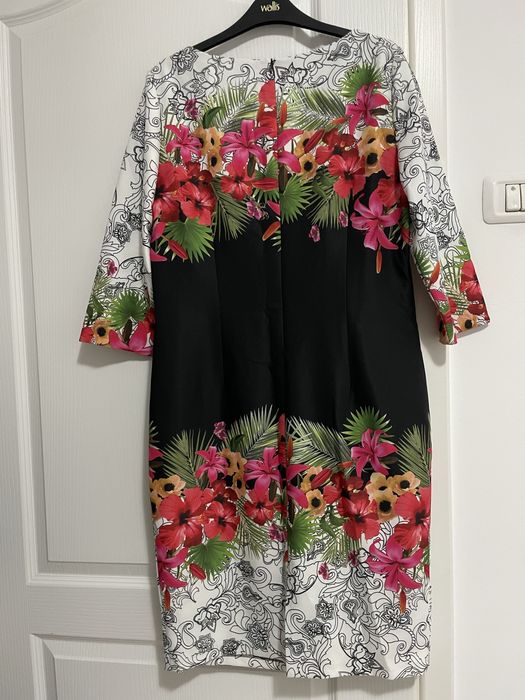 Rochie cu flori pentru ocazii speciale