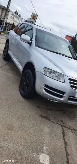 Dezmembrez Vw Touareg motor 2.5 tdi R5 an 2006 tip BAC 174 cp tulumba servo frana servofrana chit pornire calculator motor ecu contact cheie imobilizator pedala acceleratie calculator modul baterie radiator cutie viteza automata etrier etriere fata spate