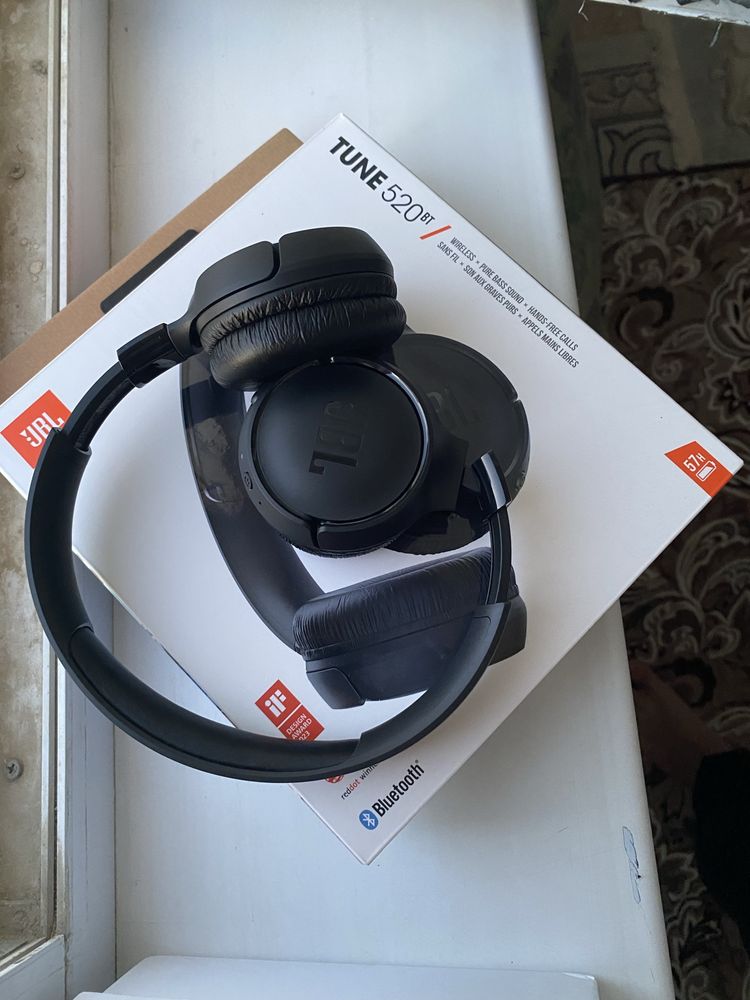 Прдам наушники JBL 520BT