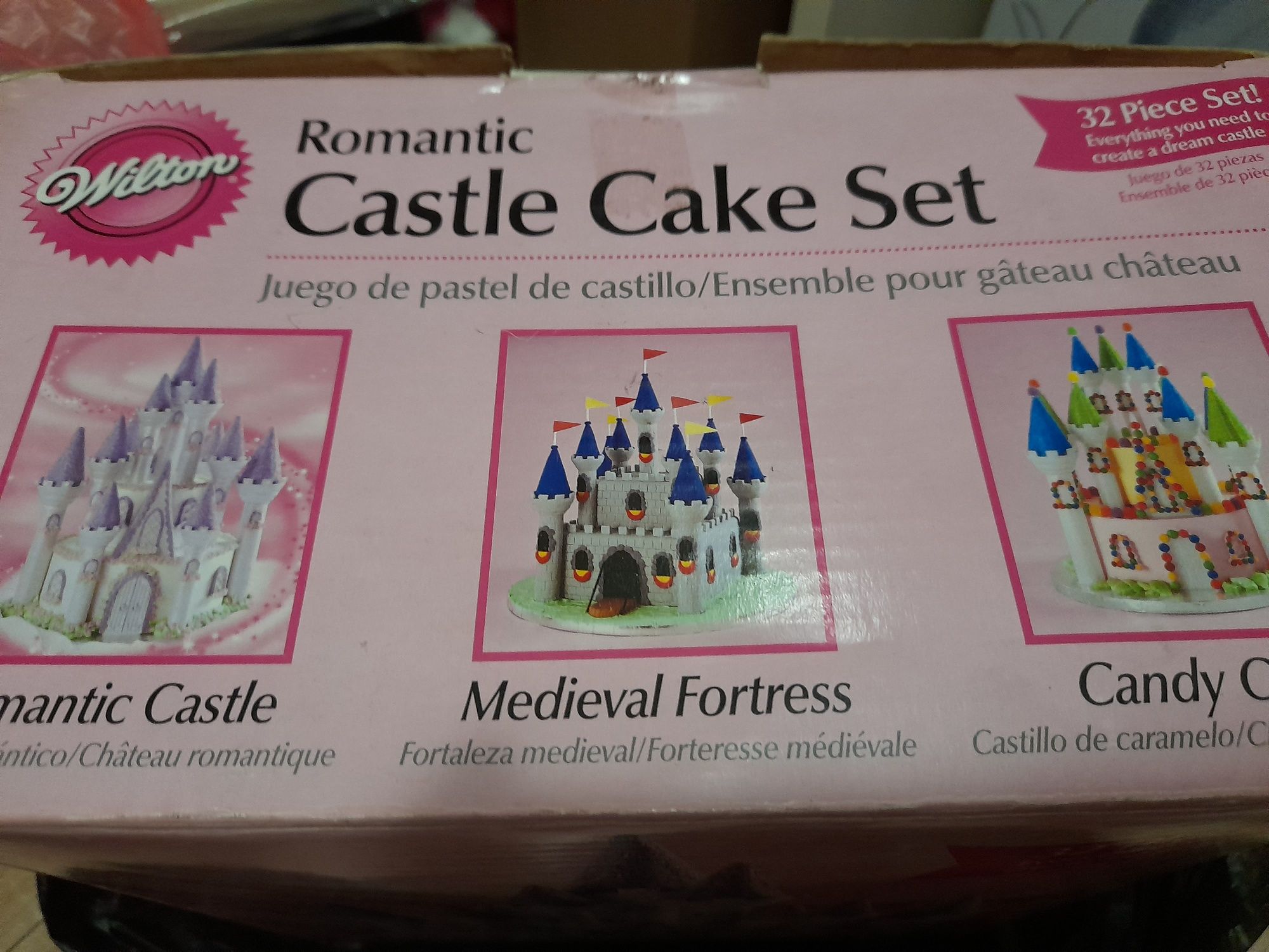 Сет 32 части за торта, Замък