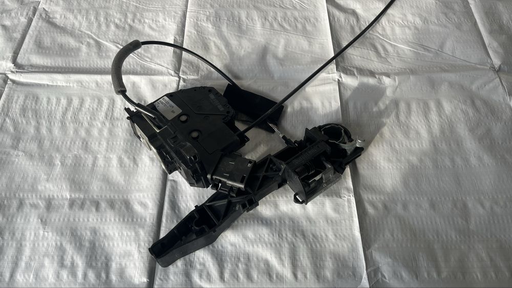 Заключващ механизъм за предна дясна врата Renault Traffic 3 2016-