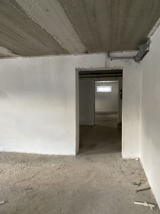 Noturar bino sotiladi