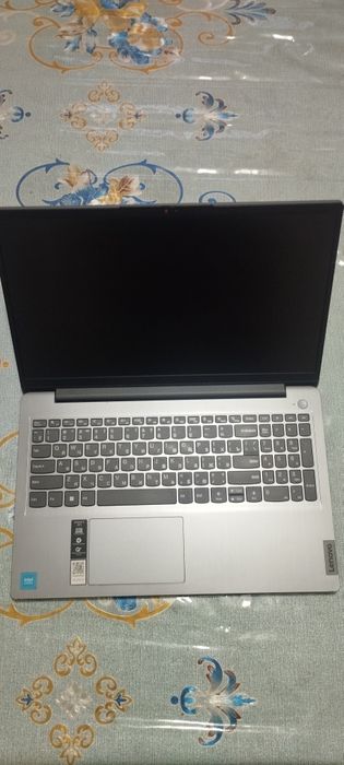 Yangi nootbook sotiladi