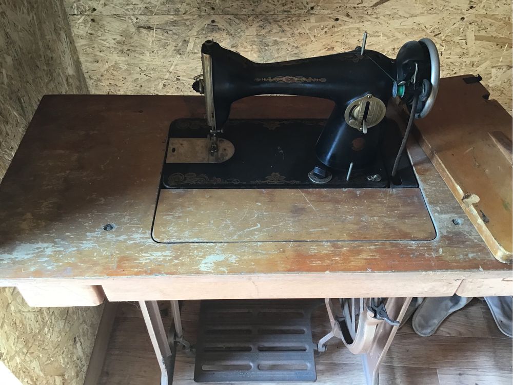 Швейная машинка ручная и ножная завод имени Калинина
