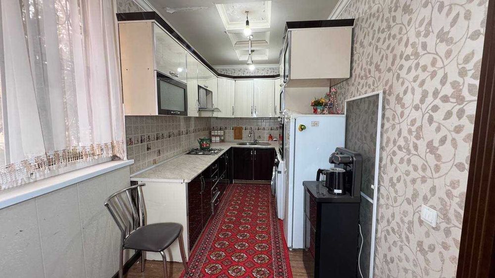 Шахар маркази, Божхона 1 қаватда 3 хонали квартира сотилади. ID: 1484