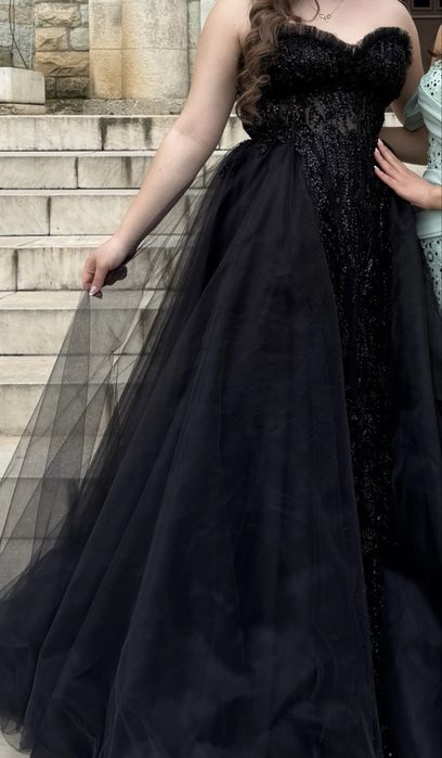 Черна рокля с кристали