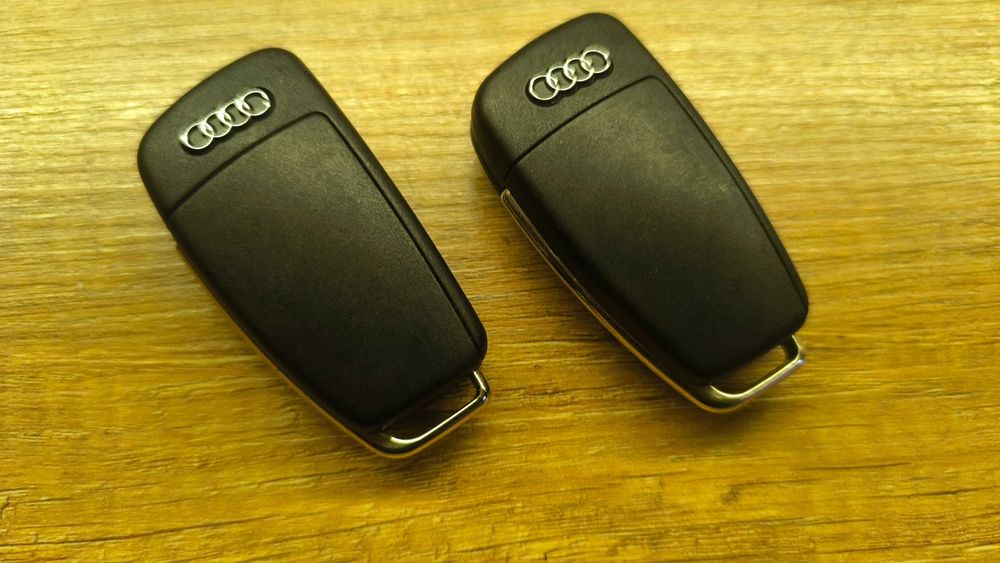 Комплект оригинални ключове за Ауди като НОВИ! 2 броя
