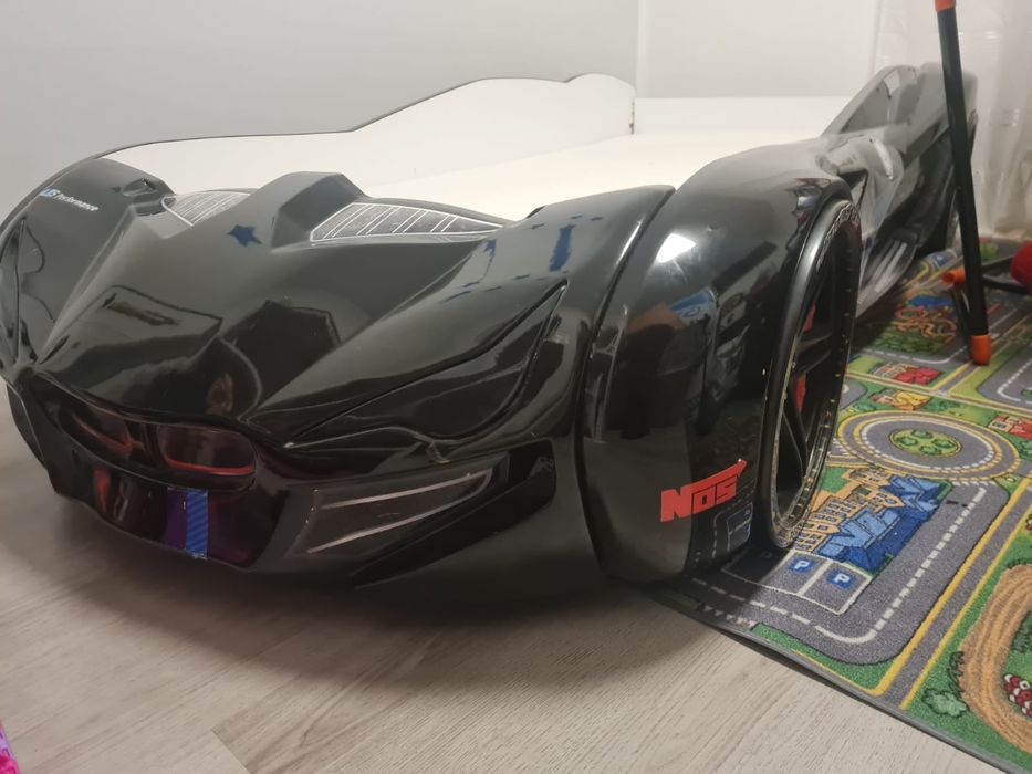 Pat mașină pentru cameră copii