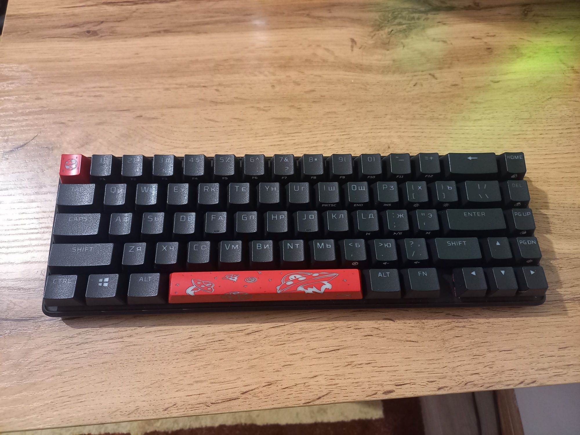 Клавиатура HyperX Alloy Origins 65 (механика, RGB, как новая)