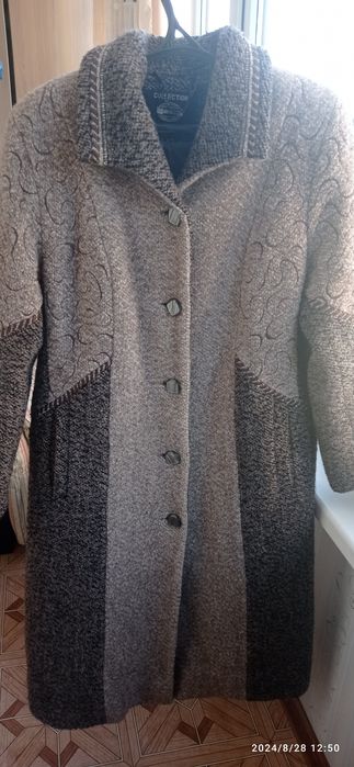 Продаю демисезонные пальто