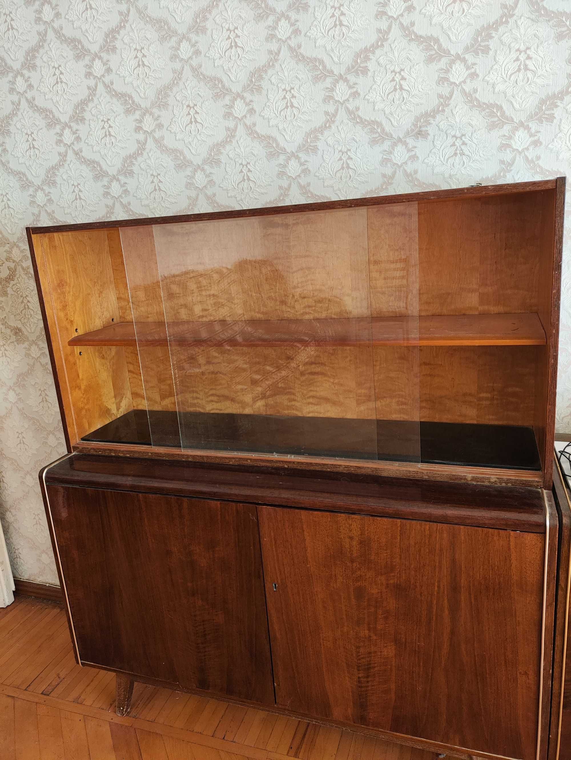 Сервант   и тумбы