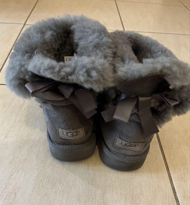 UGG marime 39 gri