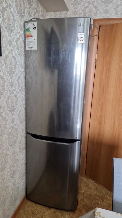 Продам холодильник двух камерный LG