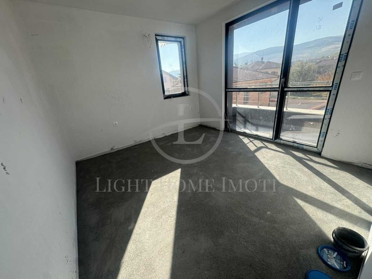 Продава се Тристаен апартамент в с. Белащица, Област Пловдив - 102 кв.м за 1400 €/кв.м - Снимка #5