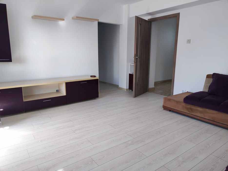 Apartament cu 2 camere de vanzare zona Democratiei