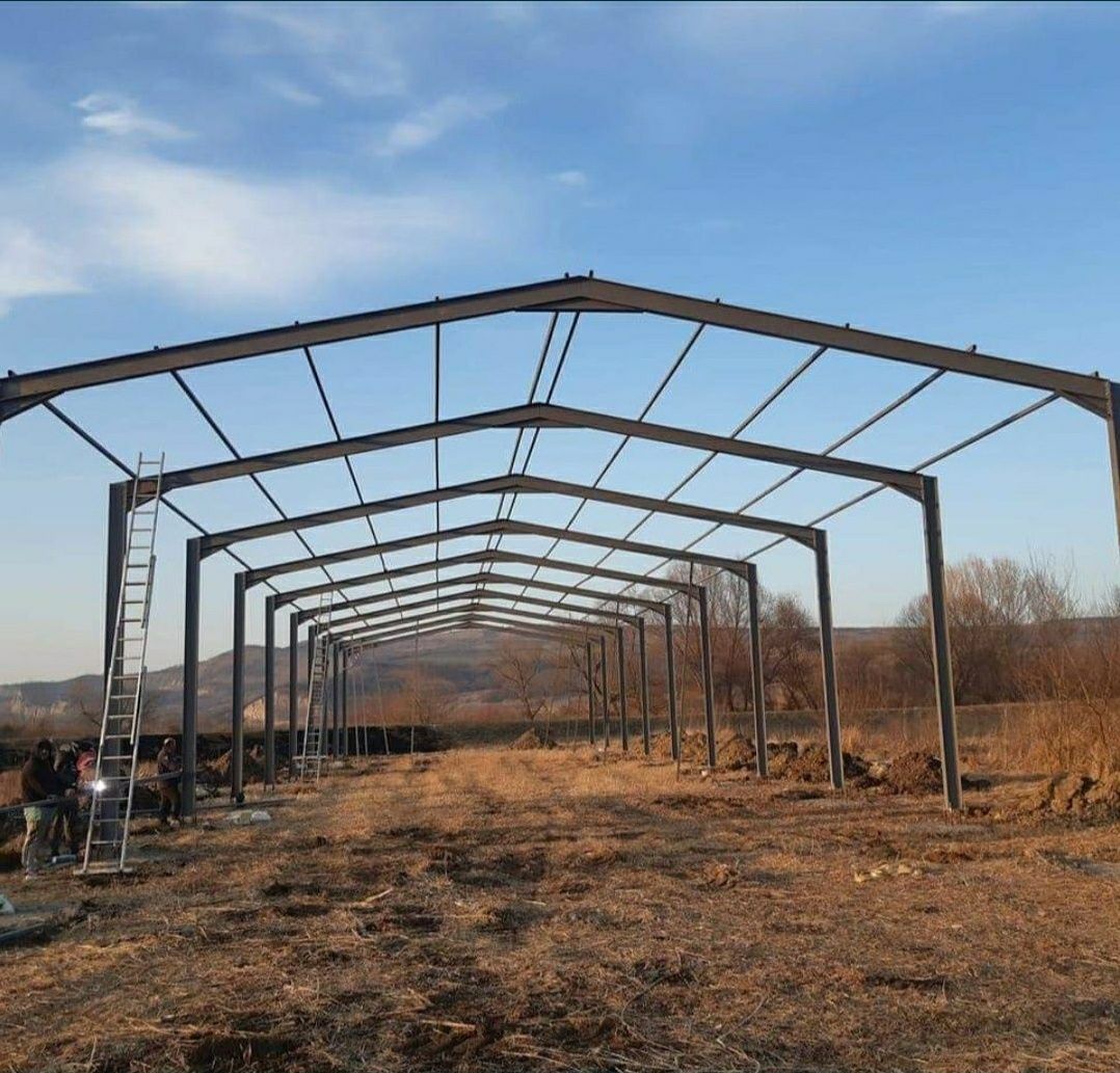 Vând structura metalica