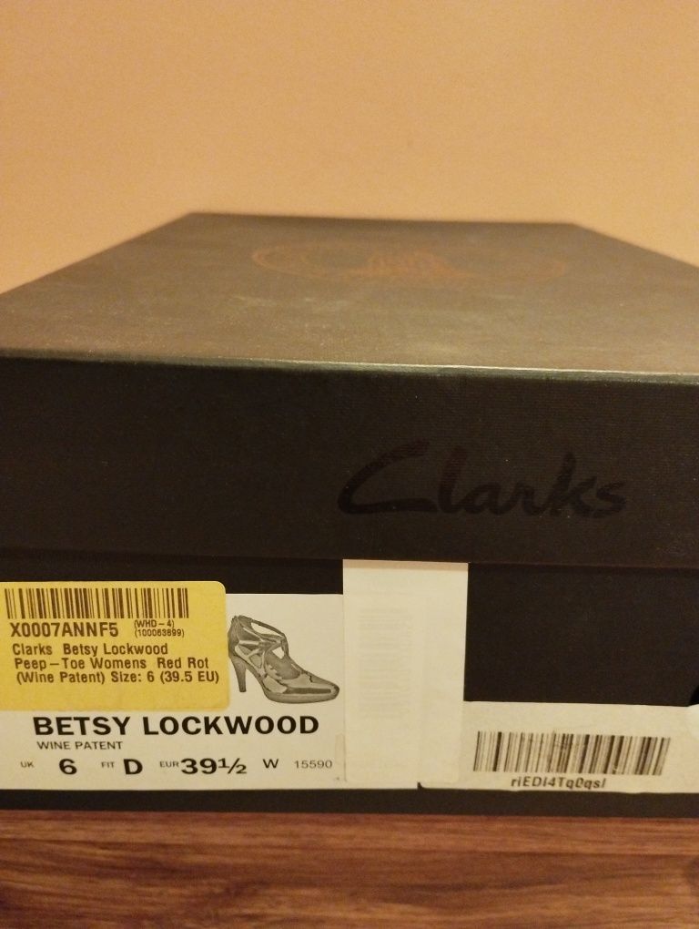 Елегантни обувки Clarks Betsy Lockwood