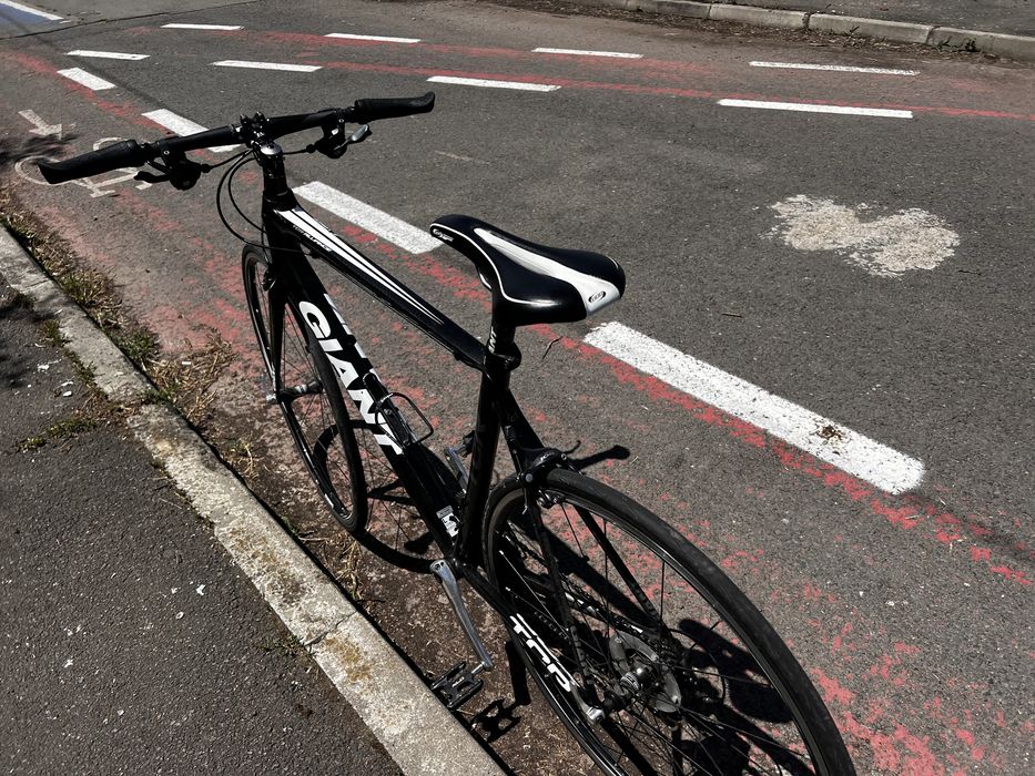 Vand bicicleta carbon Giant stare impecabila
