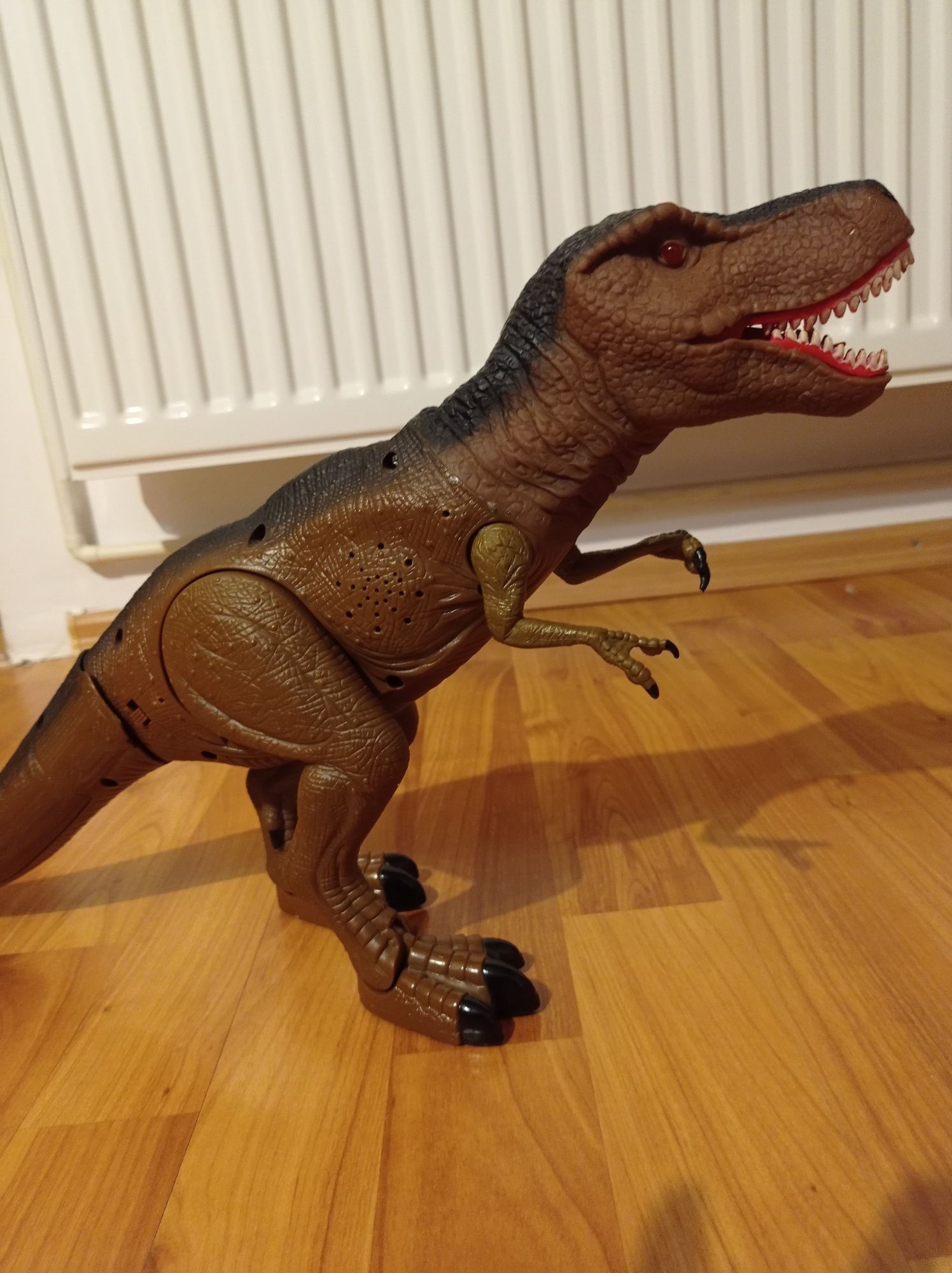 Dinozaur T Rex-jucatie interactiva