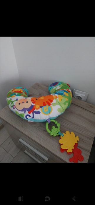 Pernuta Fisher Price pentru stat pe burtică