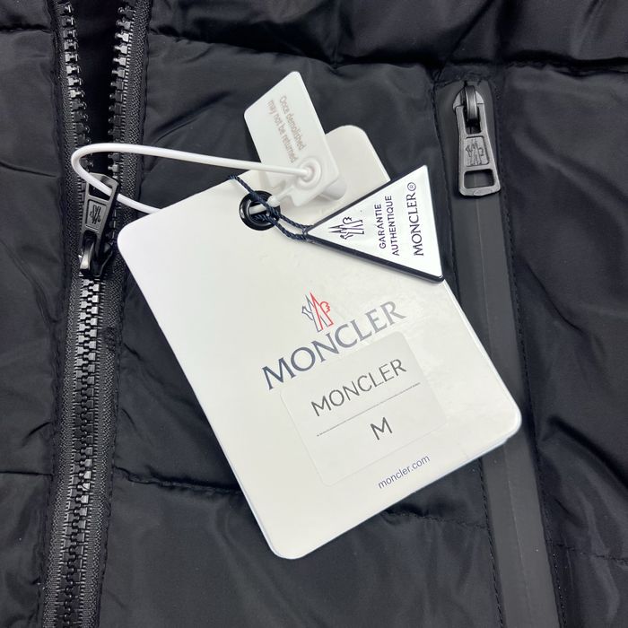 Moncler мъжко яке – черно матирано с бродерия